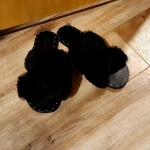 Fluffy flat slippers